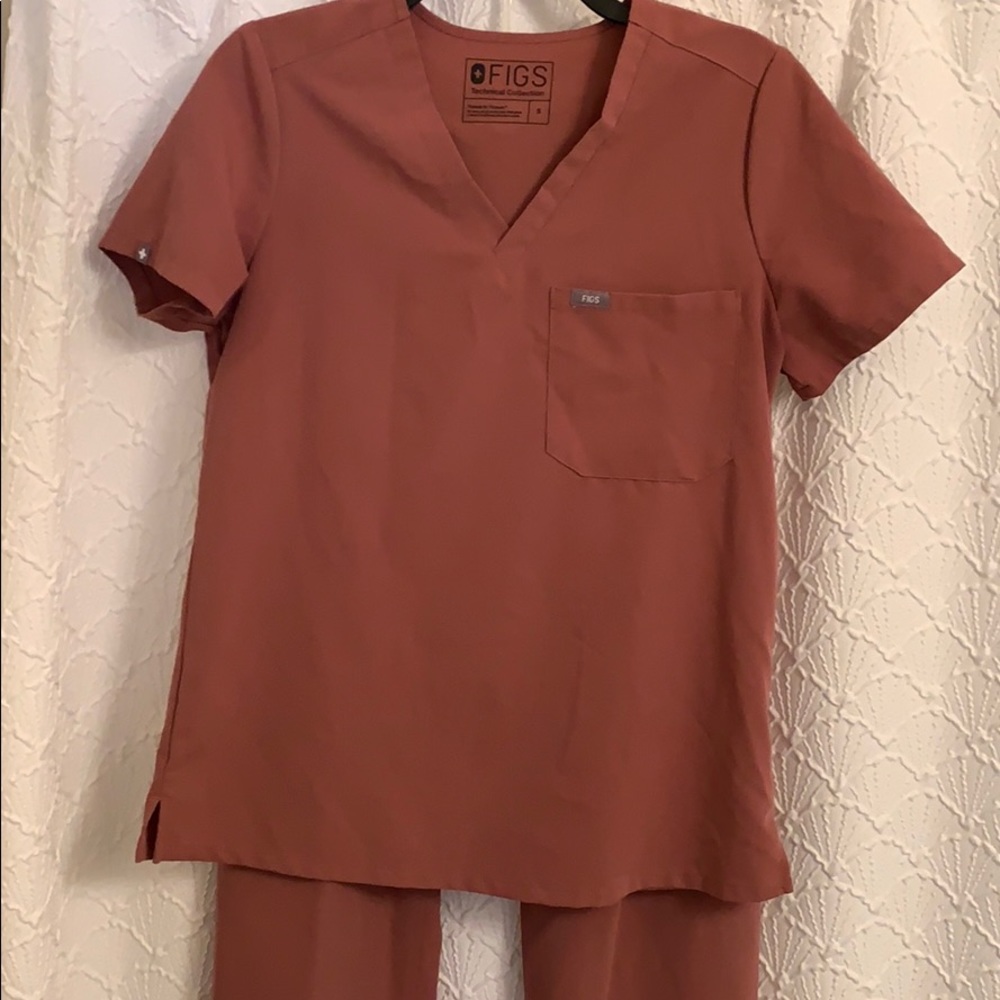 Mauve Figs scrub set!